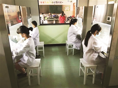 漯河市組織對全市學(xué)校實(shí)驗(yàn)室危險(xiǎn)化學(xué)品安全 專項(xiàng)治理工作進(jìn)行抽查