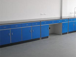 在實驗臺的布置中要注意些什么？