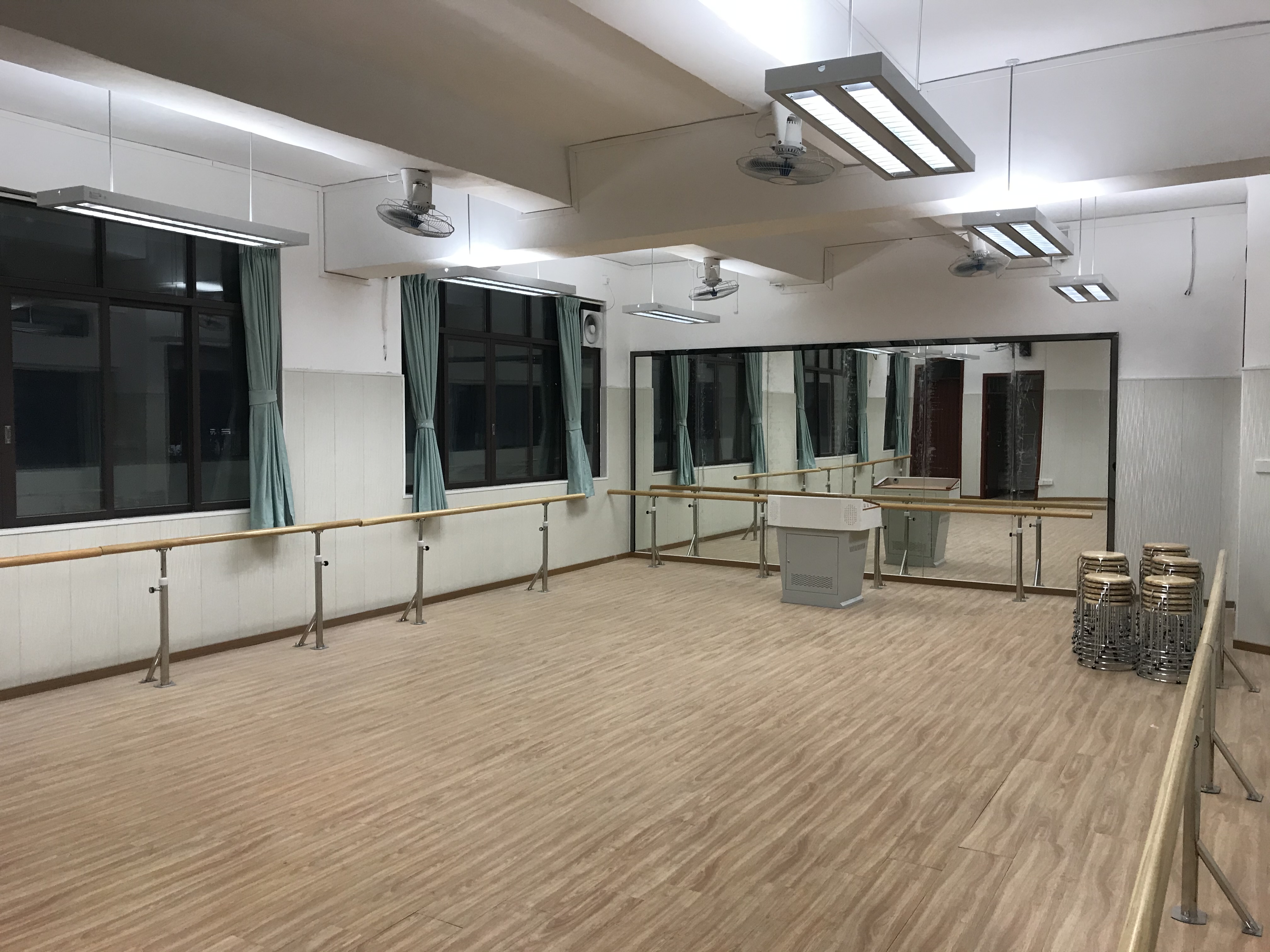 <a href='http://m.qmcku.cn/chanpin/59-1.html' target='1' style='font-size:18px; font-weight:bold; color:#000000;'>舞蹈室</a>