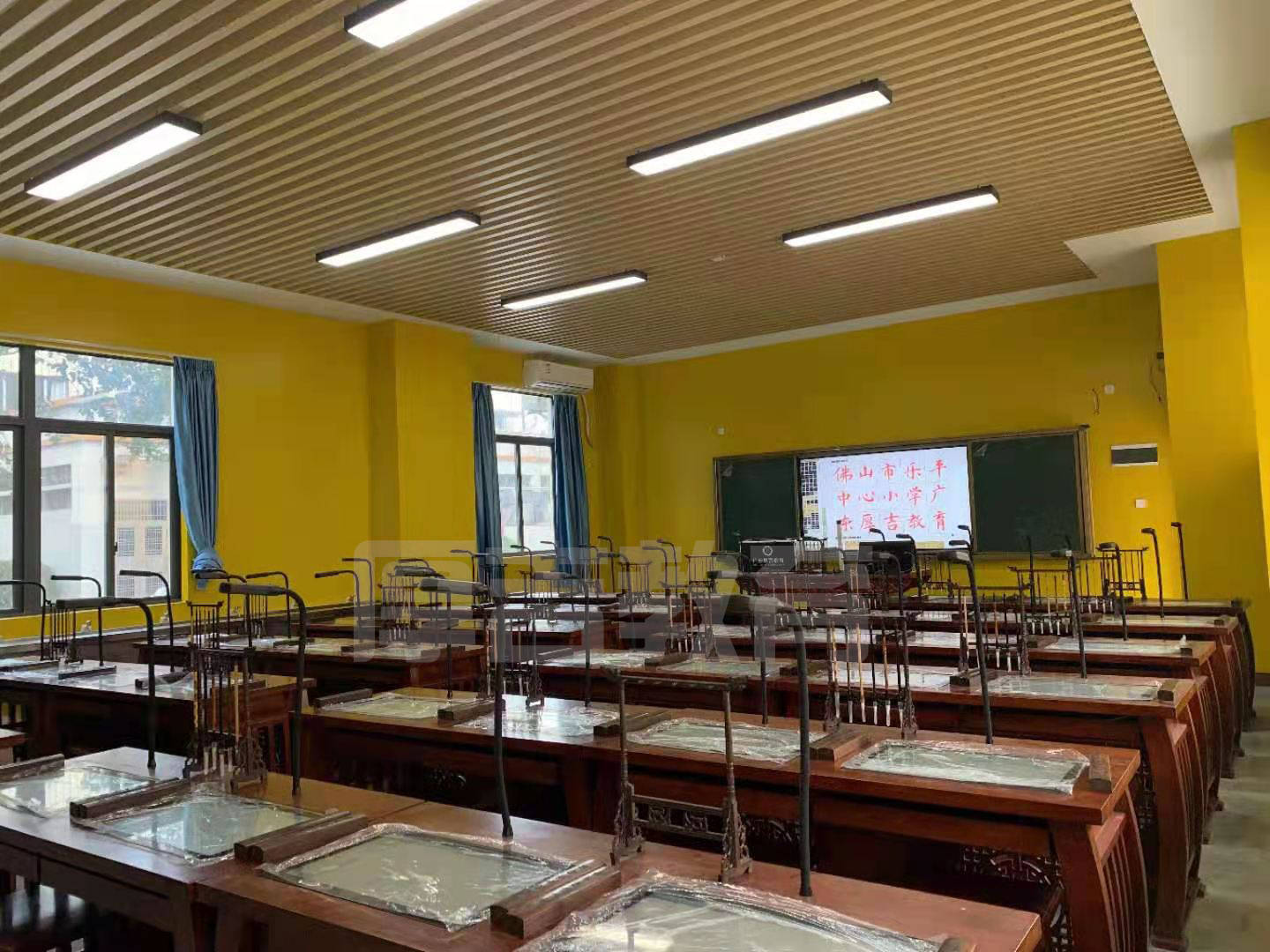 智慧<a href='http://m.qmcku.cn/chanpin/57-1.html' target='1' style='font-size:18px; font-weight:bold; color:#000000;'>書法室</a>