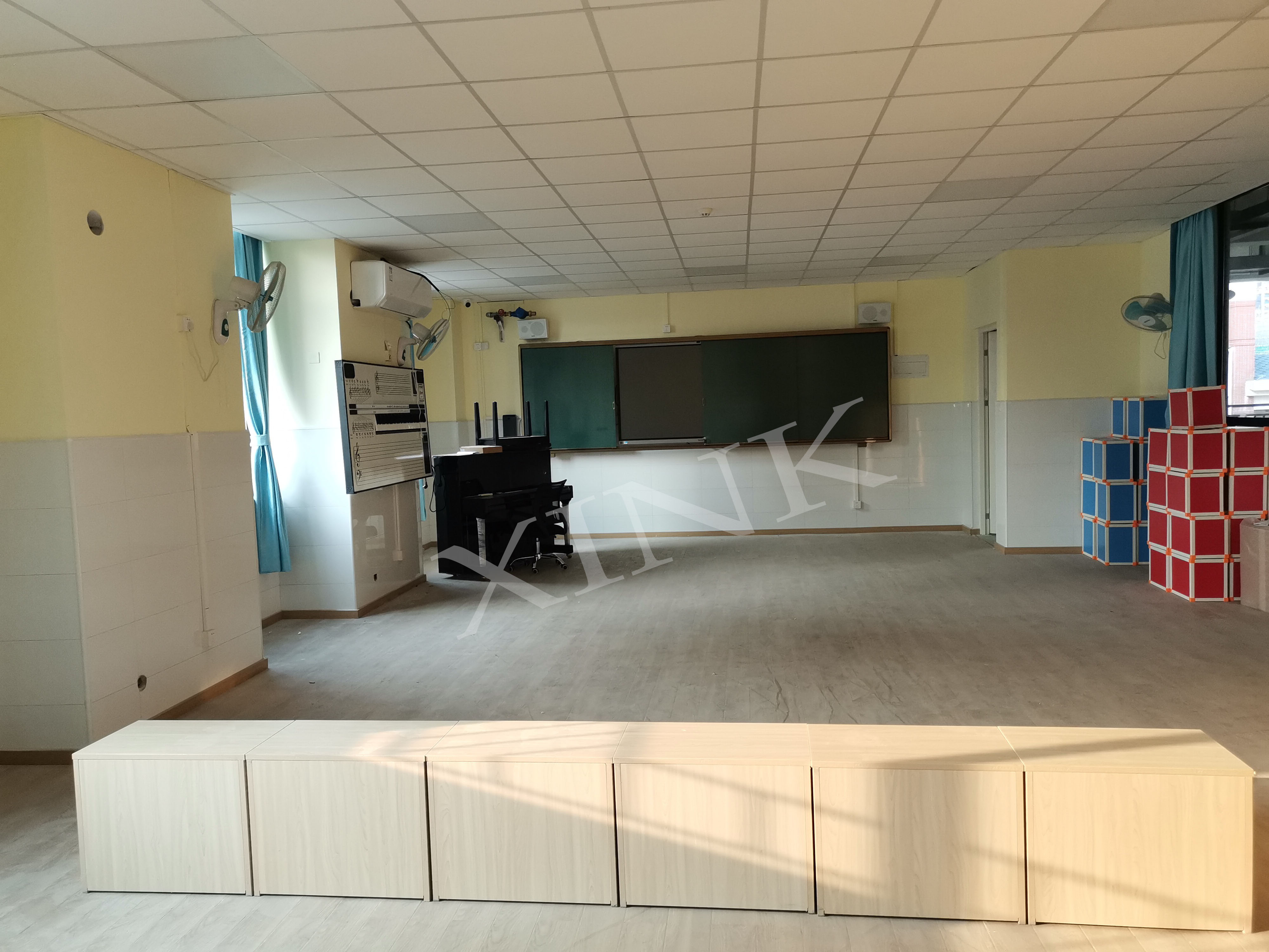 音樂<a href='http://m.qmcku.cn/chanpin/59-1.html' target='1' style='font-size:18px; font-weight:bold; color:#000000;'>舞蹈室</a>