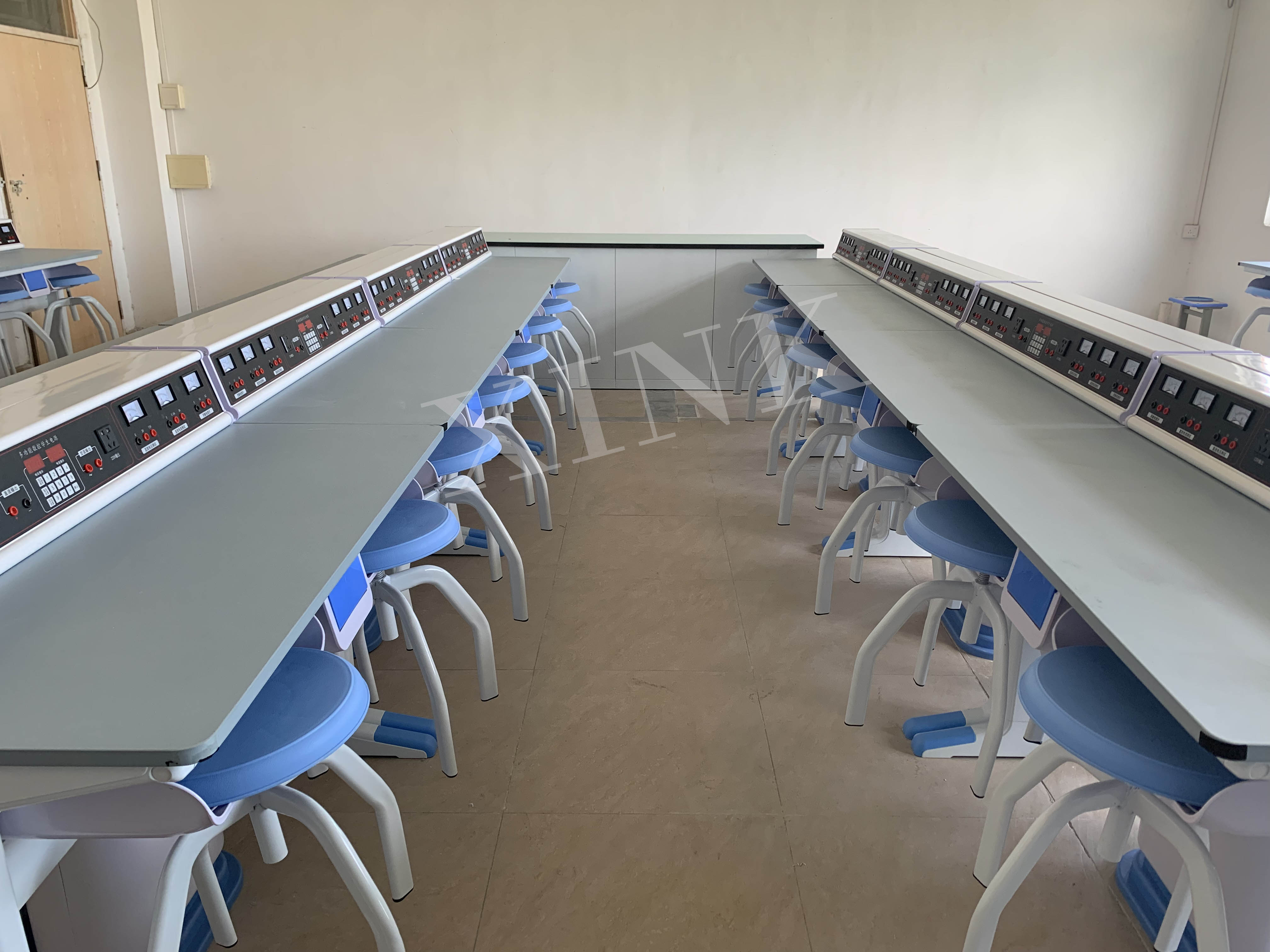 <a href='http://m.qmcku.cn/' target='1' style='font-size:14px; font-weight:bold; color:#0080ff;'>物理實驗室</a>