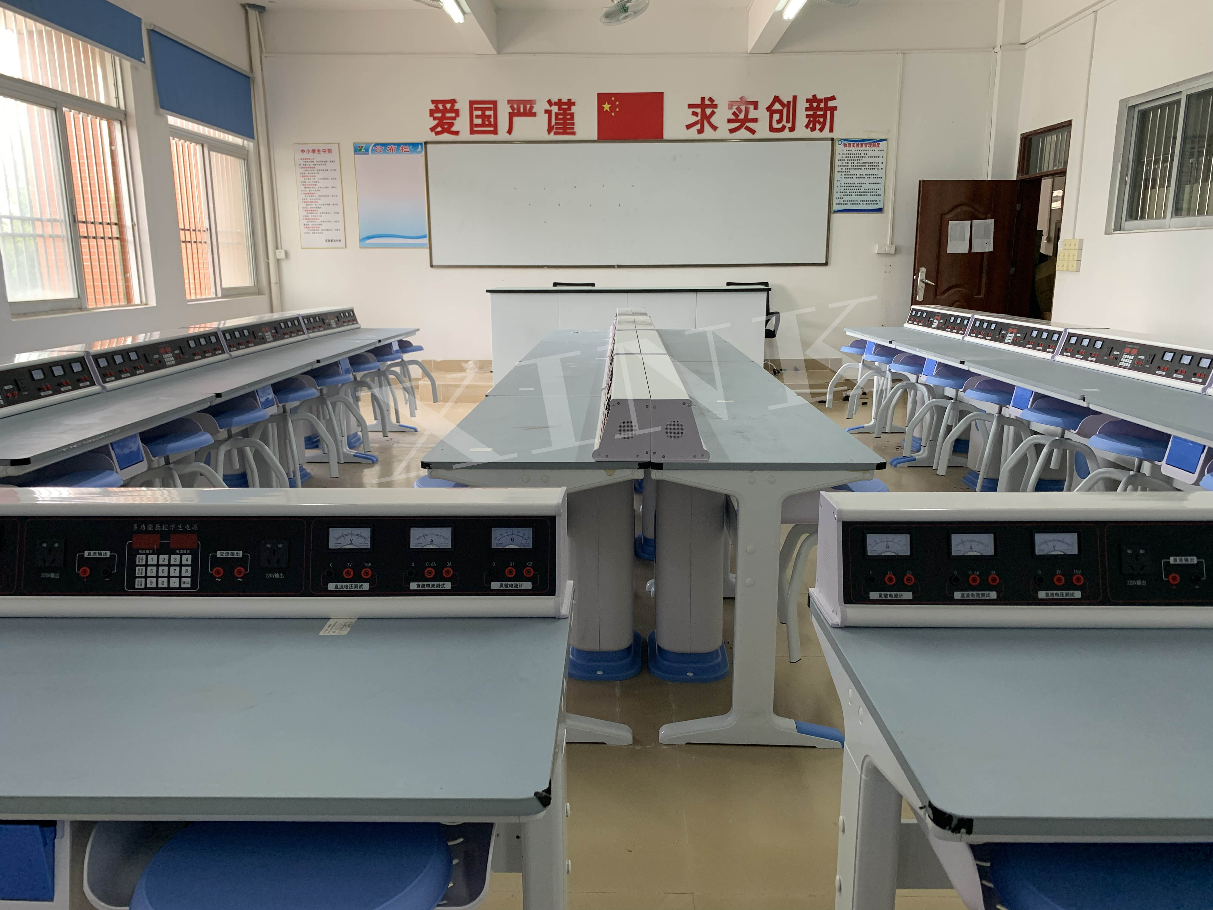 <a href='http://m.qmcku.cn/' target='1' style='font-size:14px; font-weight:bold; color:#0080ff;'>物理實(shí)驗(yàn)室</a>