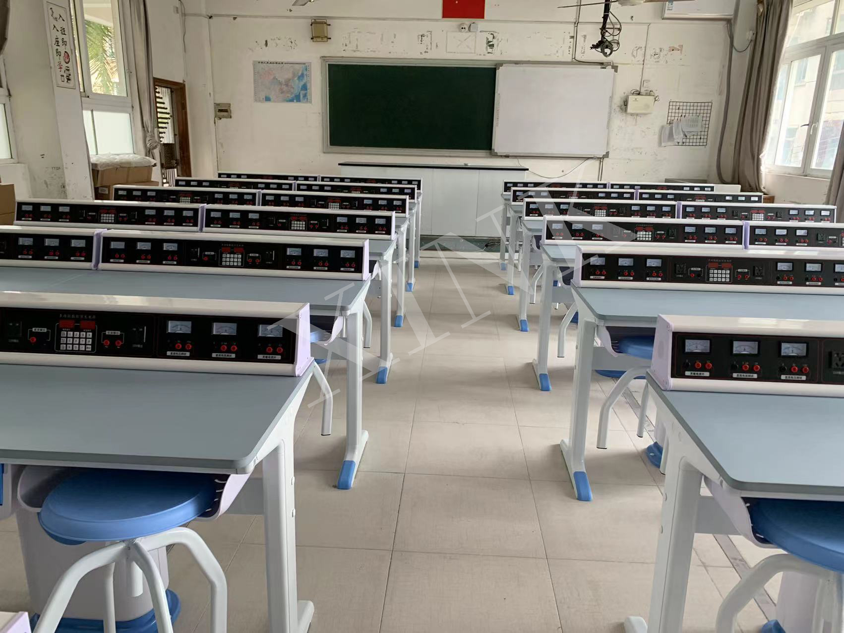 <a href='http://m.qmcku.cn/' target='1' style='font-size:14px; font-weight:bold; color:#0080ff;'>物理實(shí)驗(yàn)室</a>