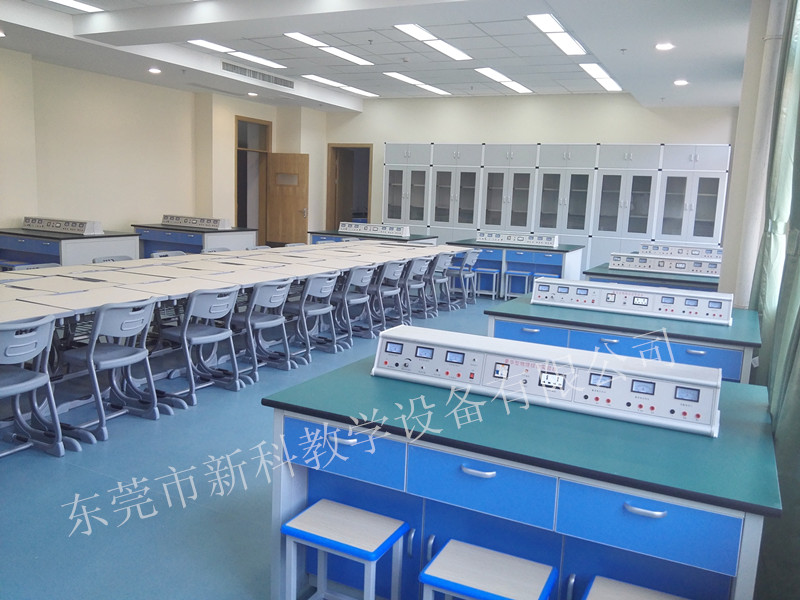<a href='http://m.qmcku.cn/' target='1' style='font-size:14px; font-weight:bold; color:#0080ff;'>物理實驗室</a>教室