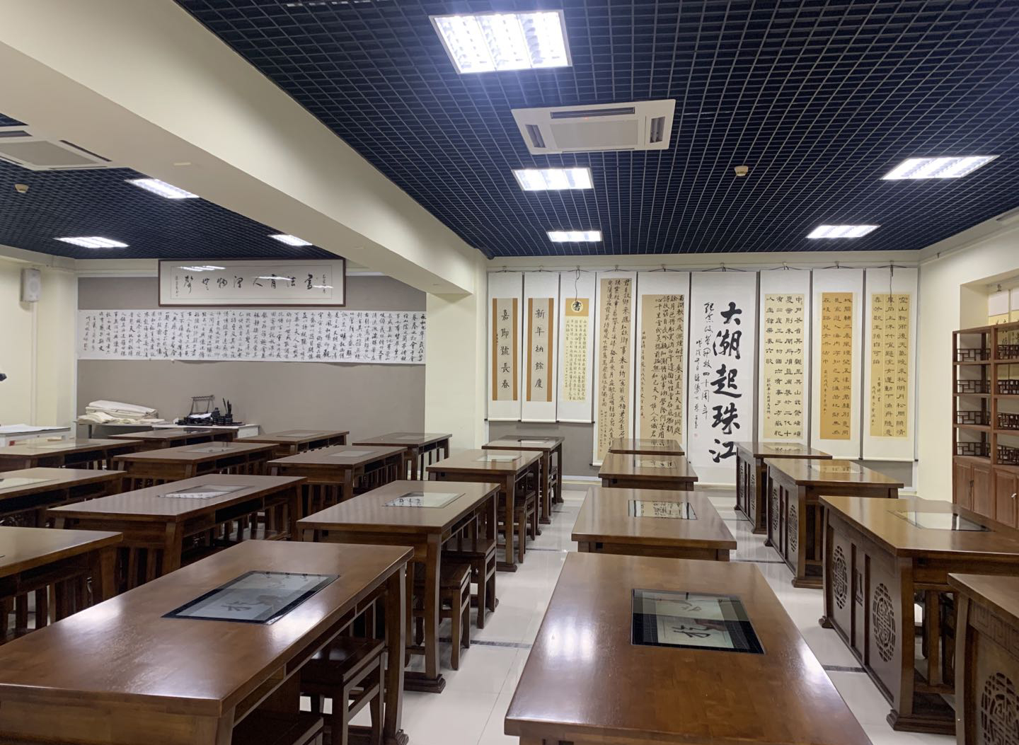 <a href='http://m.qmcku.cn/chanpin/57-1.html' target='1' style='font-size:18px; font-weight:bold; color:#000000;'>書法室</a>