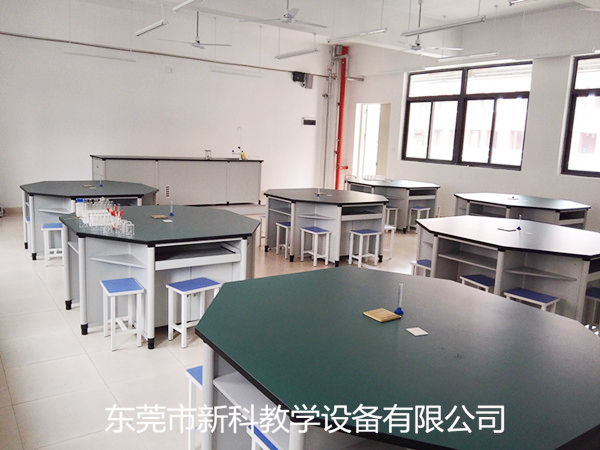 <a href='http://m.qmcku.cn/' target='1' style='font-size:14px; font-weight:bold; color:#0080ff;'>物理實(shí)驗(yàn)室</a>設(shè)備