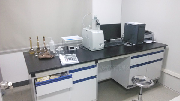 <a href='http://m.qmcku.cn/products/64-1.html' target='1' style='font-size:18px; font-weight:bold; color:#000000;'>實(shí)驗(yàn)室邊臺(tái)</a>案例