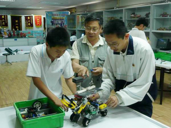 <a href='http://m.qmcku.cn/chanpin/60-1.html' target='1' style='font-size:18px; font-weight:bold; color:#000000;'>機器人功能室</a>