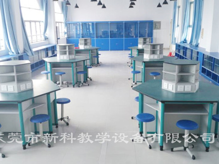 <a href='http://m.qmcku.cn/chanpin/60-1.html' target='1' style='font-size:18px; font-weight:bold; color:#000000;'>機器人功能室</a>3