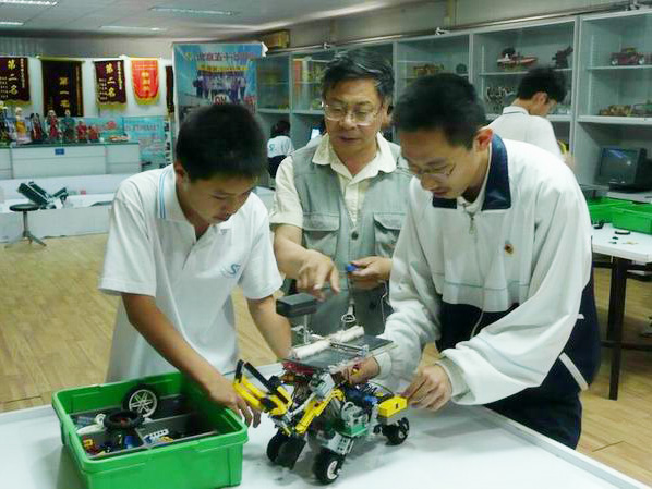 <a href='http://m.qmcku.cn/chanpin/60-1.html' target='1' style='font-size:18px; font-weight:bold; color:#000000;'>機(jī)器人功能室</a>5
