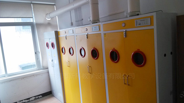 <a href='http://m.qmcku.cn/products/67-1.html' target='1' style='font-size:18px; font-weight:bold; color:#000000;'>氣瓶柜</a>案例